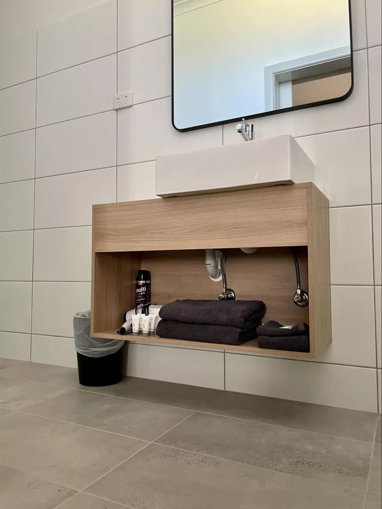 superior-king-room-bathroom-toiletries